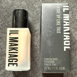 IL MAKIAGE Flawless Base Foundation - Black and Cream